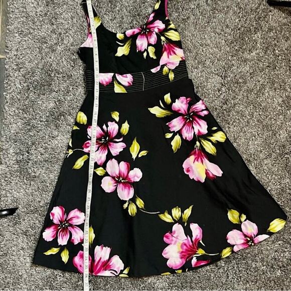 DONNA RICCO ~ Black Dress with Bold Floral Print ~ Wide Waistband ~ Size 4P - Picture 8 of 10